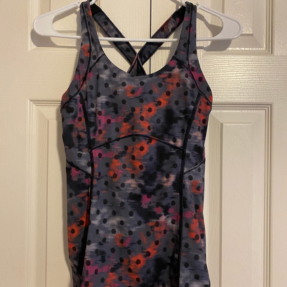 Lululemon workout top